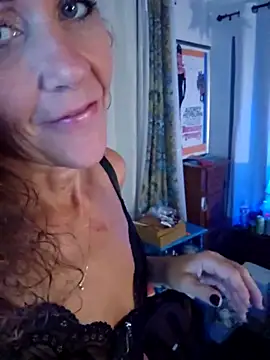 Snapshot of PhynneNicole chatting on 11-06-25, 06:36 PhynneNicole online show from 11-06-25, 06:36