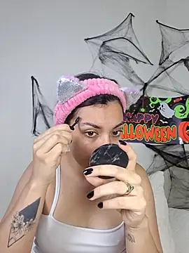 AmaiaSalvatore online show from 10-31-25, 09:38