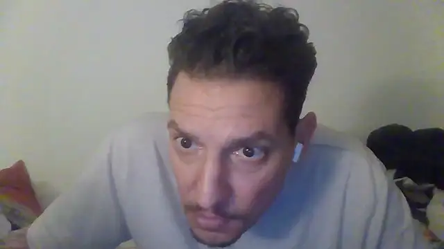 Snapshot of ARTANIS20 chatting on 05-20-26, 10:54 ARTANIS20 online show from 05-20-26, 10:54