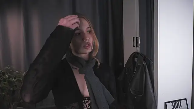 lisa schiele online show from 11-16-25, 08:36