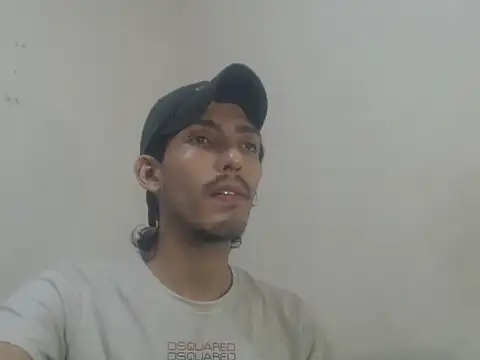 Snapshot of snackontime18 chatting on 05-27-26, 03:03 snackontime18 online show from 05-27-26, 03:03