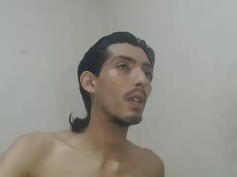 Snapshot of snackontime18 chatting on 05-29-26, 01:03 snackontime18 online show from 05-29-26, 01:03