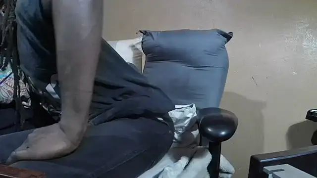 EYEzIAM online show from 02-05-26, 09:58