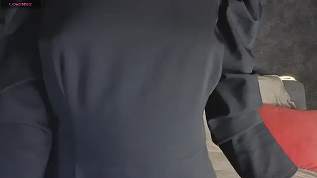 Agnes Wells online show from 12-21-25, 09:27