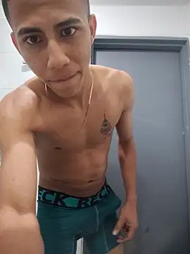 Snapshot of Davig4 chatting on 10-16-25, 02:56 Davig4 online show from 10-16-25, 02:56