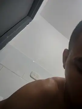 Snapshot of Davig4 chatting on 10-17-25, 11:07 Davig4 online show from 10-17-25, 11:07