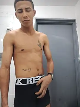 Snapshot of Davig4 chatting on 10-21-25, 08:20 Davig4 online show from 10-21-25, 08:20