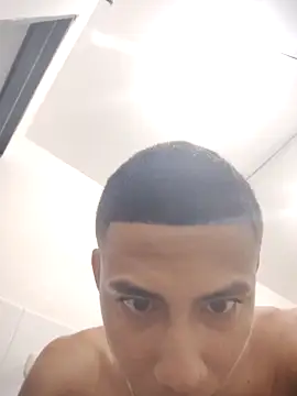 Snapshot of Davig4 chatting on 10-25-25, 03:29 Davig4 online show from 10-25-25, 03:29