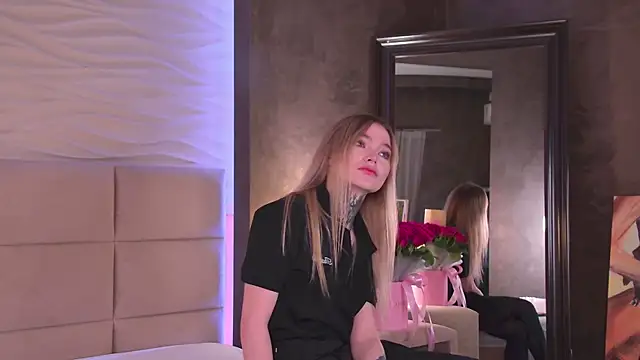 Snapshot of AriWild chatting on 11-21-25, 04:22 AriWild online show from 11-21-25, 04:22