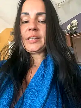 Snapshot of starsaligned chatting on 09-25-25, 10:35 starsaligned online show from 09-25-25, 10:35