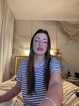 TiffaNoel online show from 12-22-25, 04:04