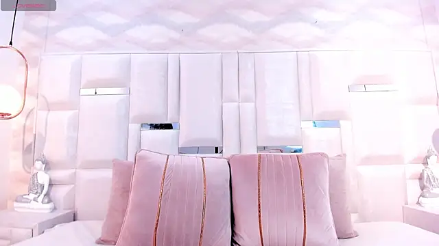 Im Molly Angel online show from 09-08-25, 09:14