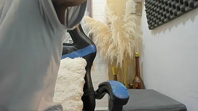 nextboywell1 online show from 02-13-26, 07:32