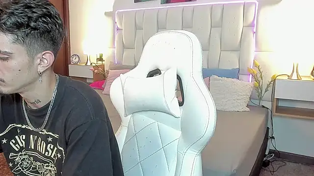 nextboywell1 online show from 04-14-26, 04:29