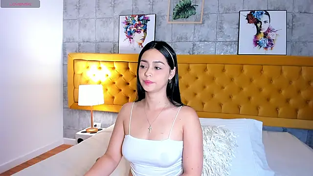 Snapshot of EmilyyRamirez chatting on 10-18-25, 01:12 EmilyyRamirez online show from 10-18-25, 01:12