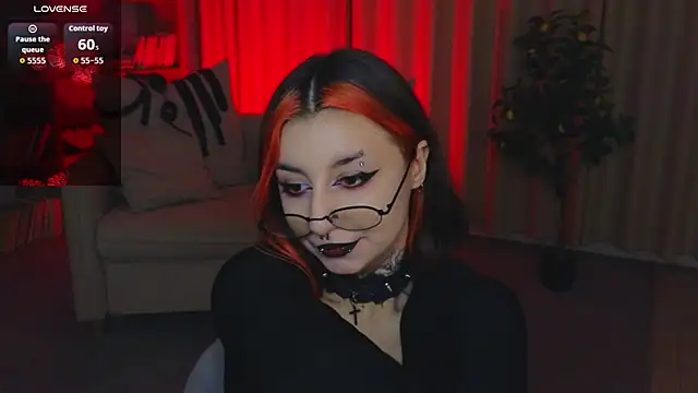 Snapshot of Mistress__Marcelline chatting on 06-11-26, 02:53 Mistress Marcelline online show from 06-11-26, 02:53