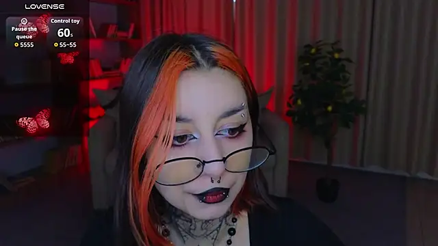 Snapshot of Mistress__Marcelline chatting on 06-18-26, 01:50 Mistress Marcelline online show from 06-18-26, 01:50