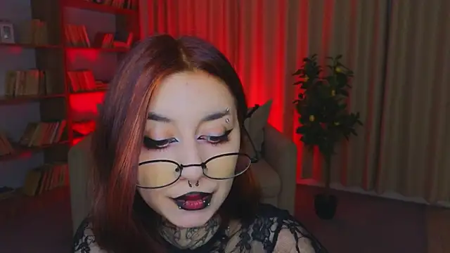 Snapshot of Mistress__Marcelline chatting on 06-25-26, 02:44 Mistress Marcelline online show from 06-25-26, 02:44