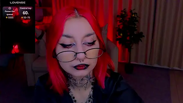 Snapshot of Mistress__Marcelline chatting on 07-11-26, 01:30 Mistress Marcelline online show from 07-11-26, 01:30