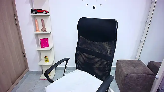 sharlottxl online show from 03-10-26, 05:34