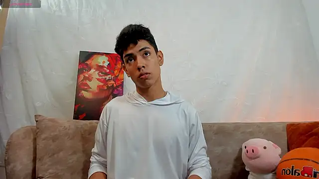 LoganTwink18 online show from 03-27-26, 12:27