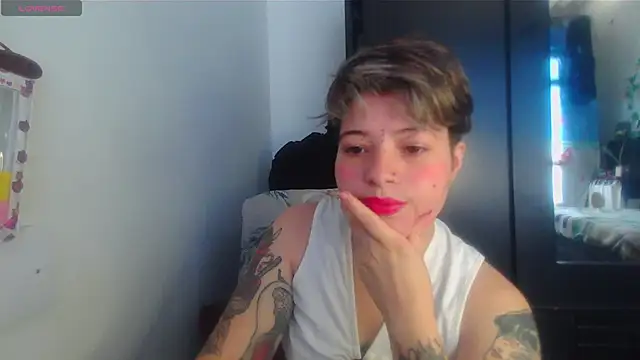 Snapshot of Mitsuha_gate chatting on 01-18-26, 01:59 Mitsuha gate online show from 01-18-26, 01:59