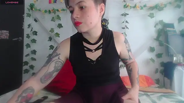 Snapshot of Mitsuha_gate chatting on 02-13-26, 03:41 Mitsuha gate online show from 02-13-26, 03:41