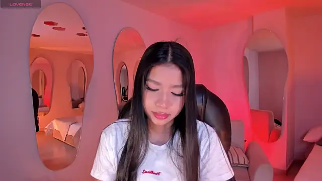 SophieHouston  online show from 05-08-26, 03:12