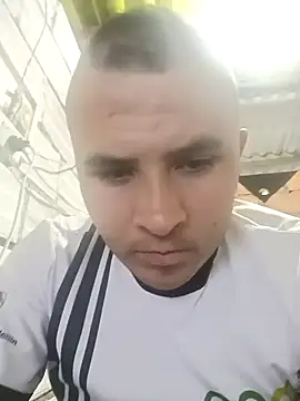 Snapshot of santiii___12 chatting on 11-23-25, 03:28 santiii 12 online show from 11-23-25, 03:28