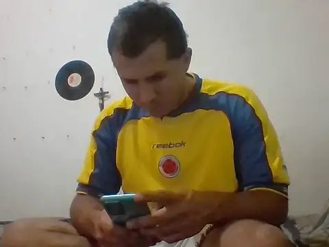 santiii   12 online show from 02-05-26, 06:12