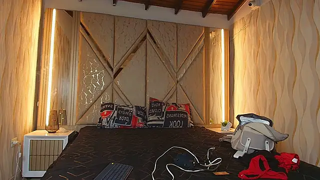 Hotcouple 222 online show from 03-31-26, 07:20