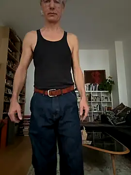 Snapshot of SexyLeon8 chatting on 10-27-25, 07:01 SexyLeon8 online show from 10-27-25, 07:01