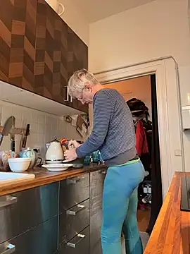 SexyLeon8 online show from 12-18-25, 08:20