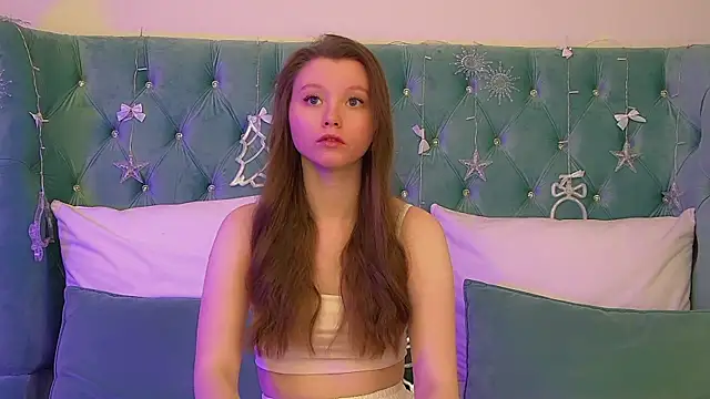 KeiraAsti online show from 12-17-25, 06:03