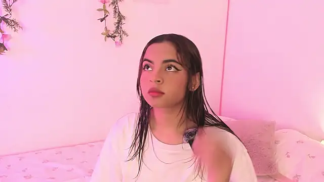 Snapshot of valy_shyness chatting on 10-10-25, 08:08 valy shyness online show from 10-10-25, 08:08