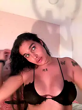 Snapshot of Bella__Wood chatting on 09-09-25, 09:36 Bella  Wood online show from 09-09-25, 09:36