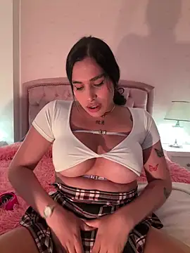 Snapshot of Bella__Wood chatting on 10-01-25, 08:37 Bella  Wood online show from 10-01-25, 08:37