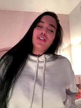 Snapshot of Bella__Wood chatting on 10-12-25, 07:02 Bella  Wood online show from 10-12-25, 07:02