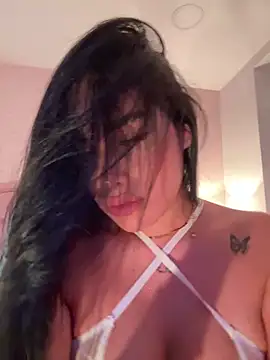 Snapshot of Bella__Wood chatting on 10-16-25, 08:21 Bella  Wood online show from 10-16-25, 08:21