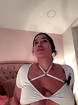 Bella  Wood online show from 11-09-25, 05:55