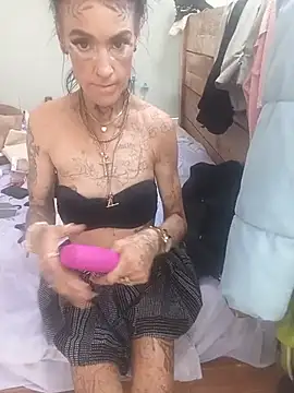 Snapshot of Tannedtattooed69 chatting on 06-24-26, 04:50 Tannedtattooed69 online show from 06-24-26, 04:50