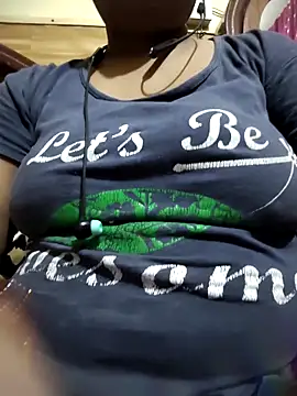 Snapshot of Cute_Amiya chatting on 10-28-25, 04:42 Cute Amiya online show from 10-28-25, 04:42