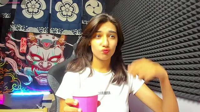 Snapshot of Elfy_Rare_ chatting on 10-23-25, 10:47 Elfy Rare online show from 10-23-25, 10:47