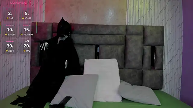 Miah Palacio online show from 10-31-25, 10:00