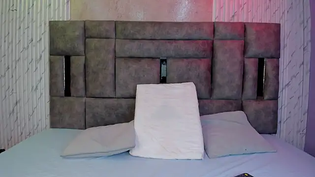 Miah Palacio online show from 11-22-25, 04:00