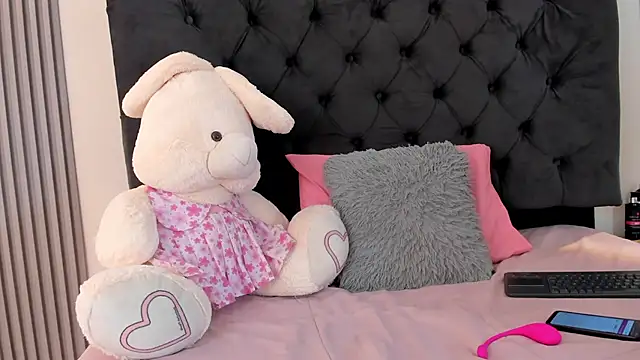 Snapshot of Dulce_Maay chatting on 09-16-25, 04:02 Dulce Maay online show from 09-16-25, 04:02