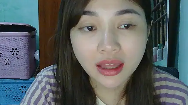 Snapshot of Uhem112 chatting on 10-06-25, 12:46 Uhem112 online show from 10-06-25, 12:46