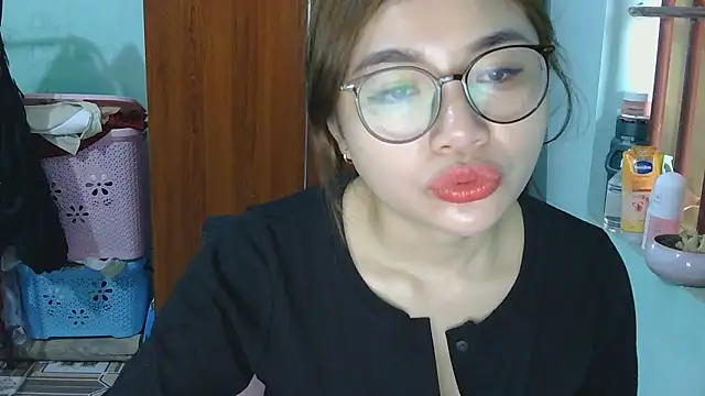 Uhem112 online show from 10-31-25, 01:17