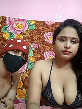 Snapshot of Seducing_couple chatting on 05-23-26, 04:07 Seducing couple online show from 05-23-26, 04:07