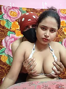 Snapshot of Seducing_couple chatting on 05-26-26, 04:30 Seducing couple online show from 05-26-26, 04:30
